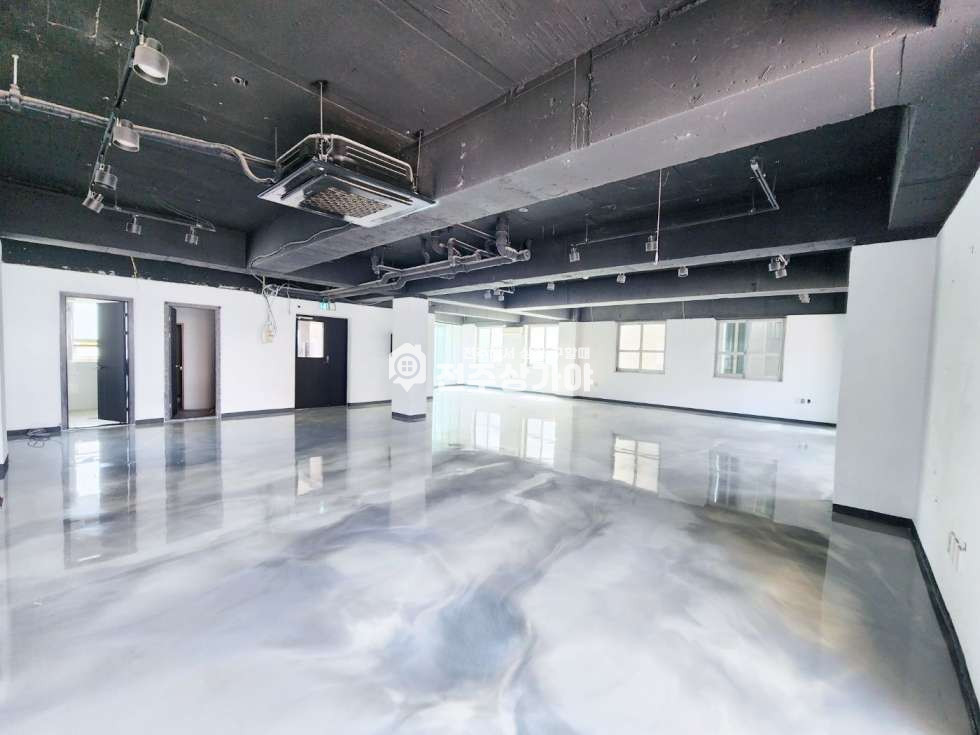 전북 전주완산구 중화산동2가 시스템 에어컨 바닥 천장 화장실 상태최상 월세 매물번호 10606 사진 2