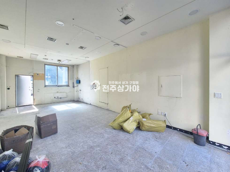 전북 전주완산구 효자동2가 신시가지 대로변 앞 월세 매물번호 11178 사진 1