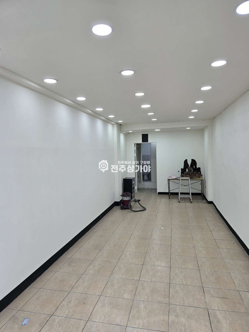 전북 전주덕진구 덕진동1가 덕진광장사거리인근 대로변에 위치한 1층상가 월세 매물번호 11280 사진 1