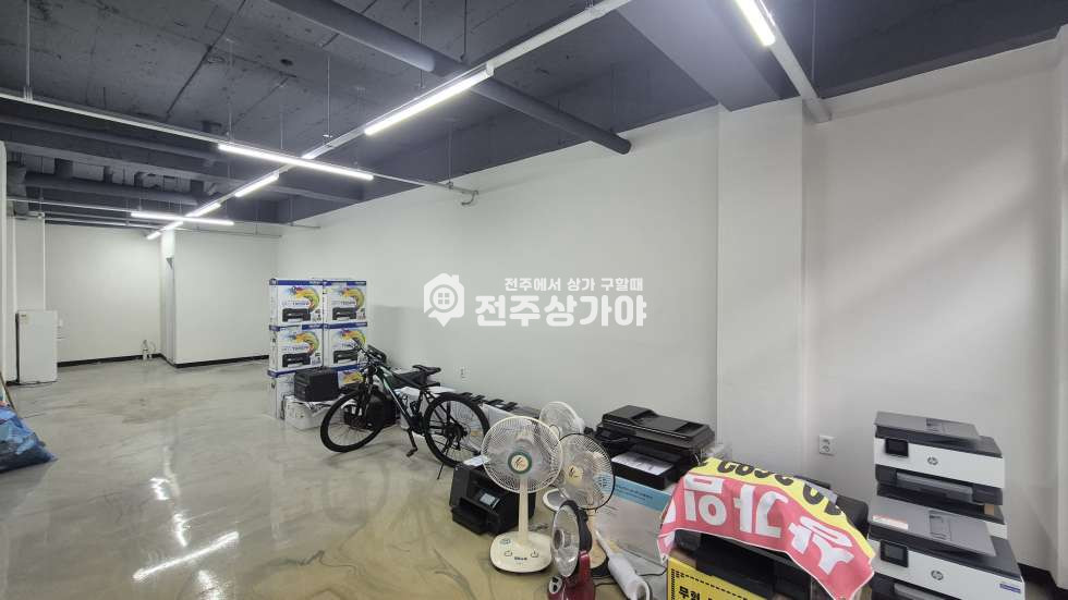 전북 전주완산구 중화산동2가 전주여자상업고등학교 인근 약15평 1층 상가 월세 매물번호 11360 사진 1