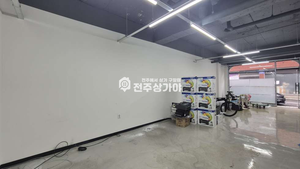 전북 전주완산구 중화산동2가 전주여자상업고등학교 인근 약15평 1층 상가 월세 매물번호 11360 사진 4