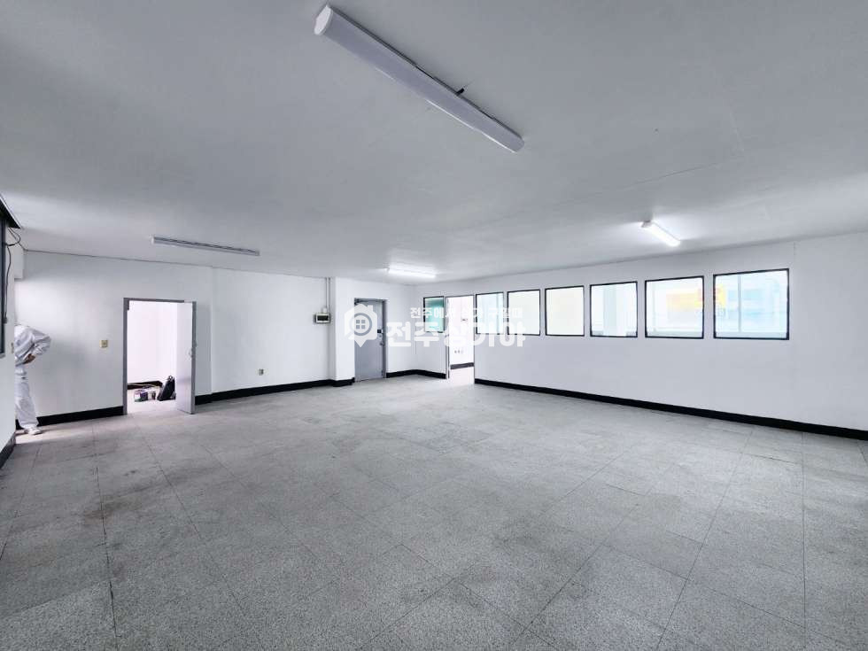 전북 전주완산구 중화산동2가 중산초등학교 인근 약40평 2층 사무실 임대 월세 매물번호 11451 사진 1