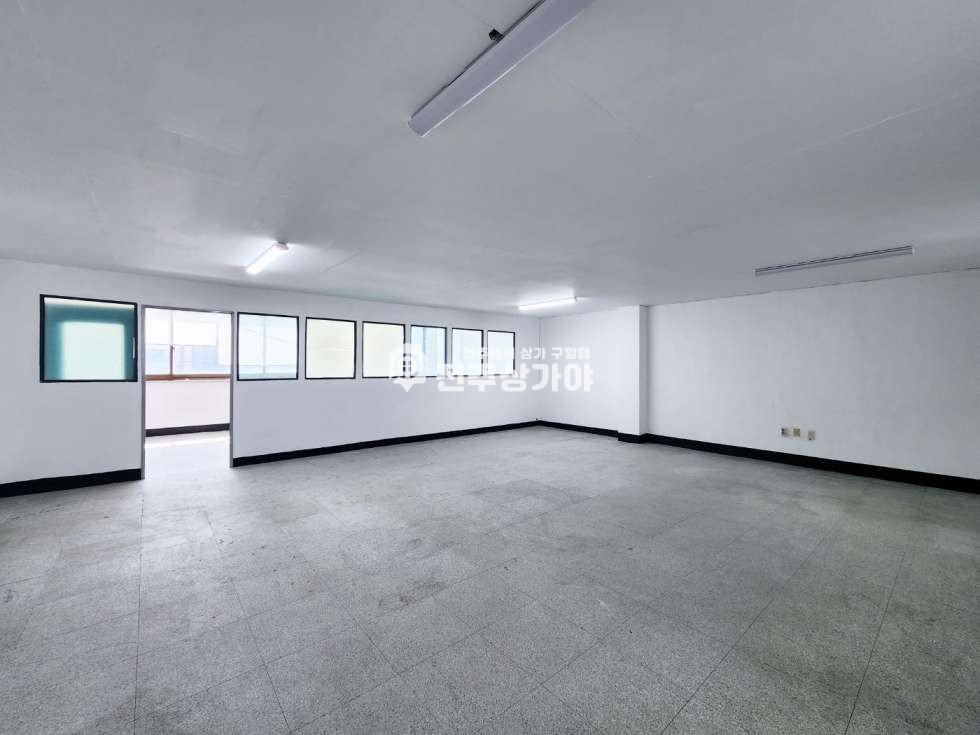 전북 전주완산구 중화산동2가 중산초등학교 인근 약40평 2층 사무실 임대 월세 매물번호 11451 사진 2