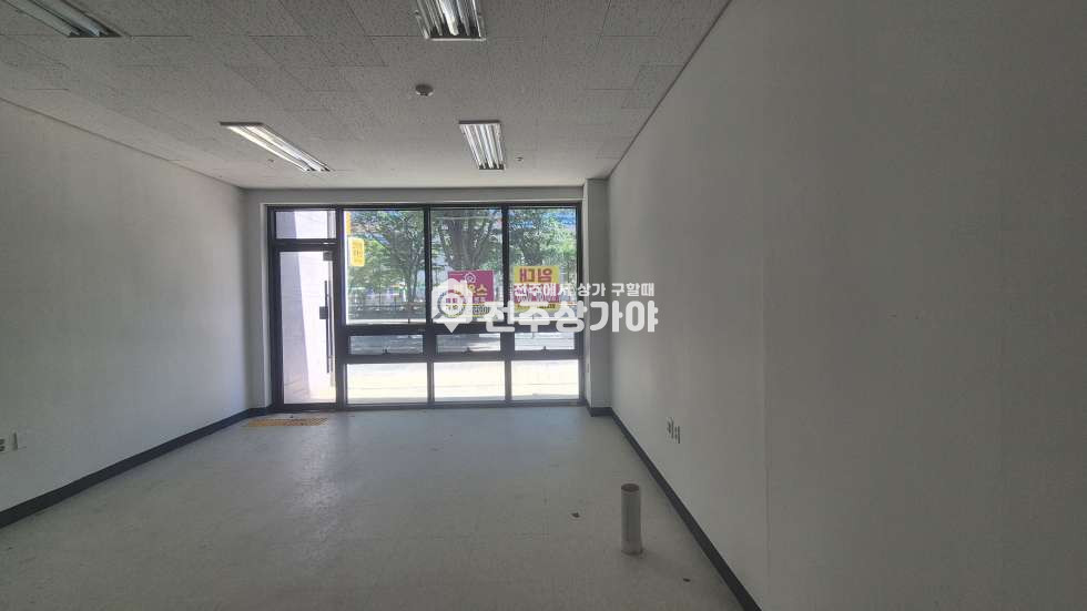 전북 전주덕진구 송천동1가 근린생활시설동 송천kcc스위첸아파트상가 1층 약 8평 임대 월세 매물번호 11462 사진 3