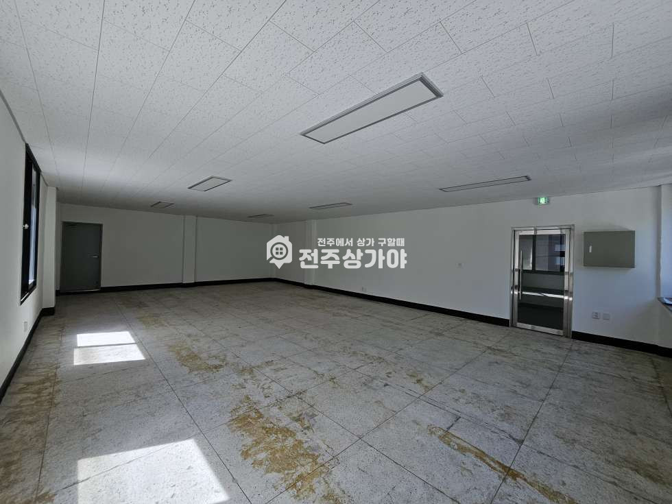 전북 전주완산구 효자동1가 힐스테이트어울림효자아파트 맞은편 대로변 약36평 2층상가 월세 매물번호 11464 사진 2