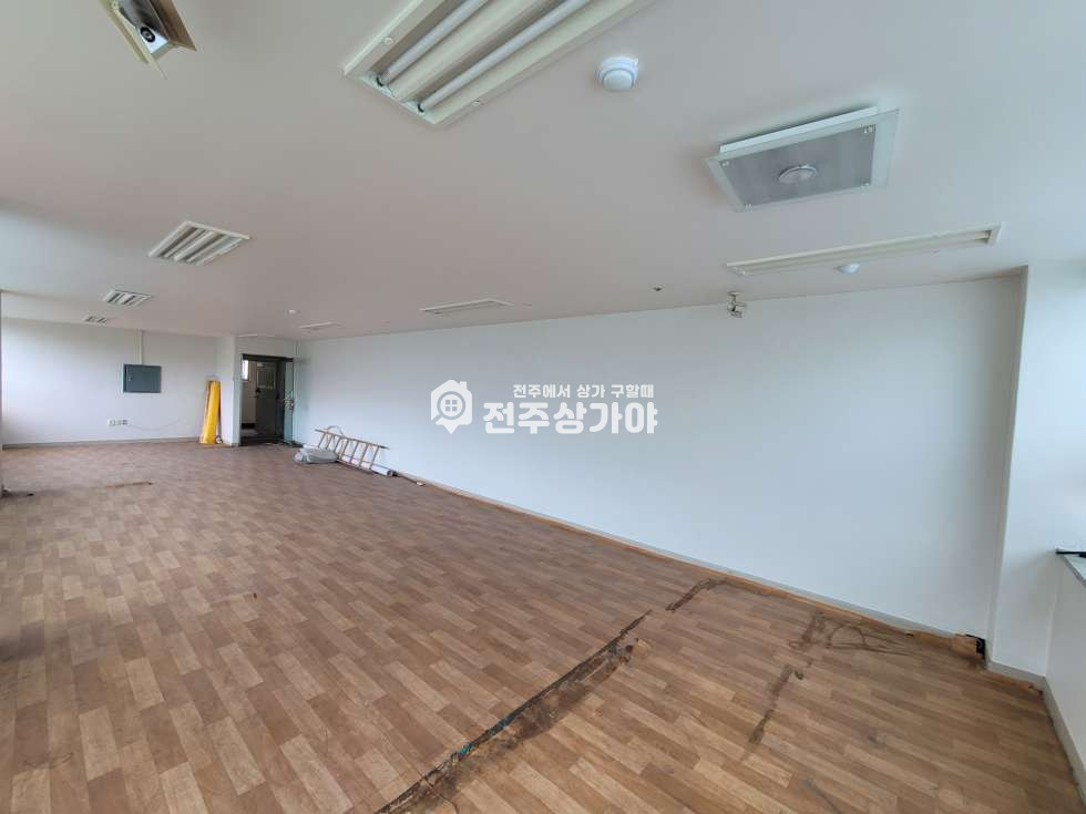 전북 전주완산구 평화동2가 우미아파트인근 약54평 3층 상가임대 월세 매물번호 11549 사진 2