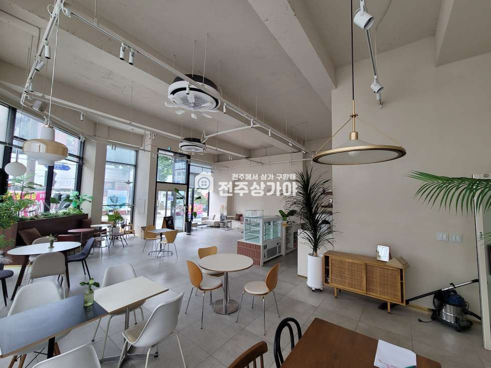 전북 전주완산구 삼천동1가 금호청솔타운아파트 인근 약45평 1층 상가임대 월세 매물번호 11617 사진 3