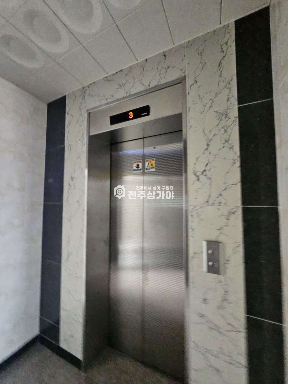 전북 전주완산구 효자동2가 동암고등학교인근 약 30평 3층 상가 임대 월세 매물번호 11638 사진 8