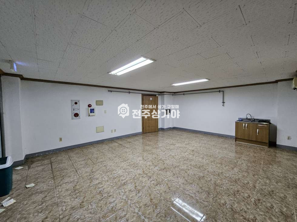 전북 전주완산구 효자동3가 전주홍산초등학교 인근 약 10평 상가임대 월세 매물번호 11640 사진 2