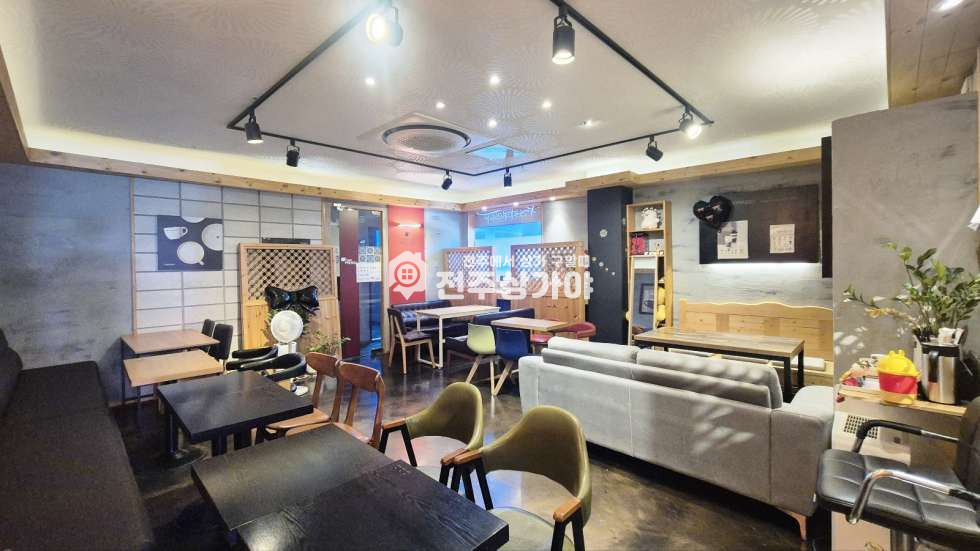 전북 전주덕진구 금암동 주건축물제1동 교보빌딩 사거리 인근 약45평 1층 무권리 커피숍 양도양수 월세 매물번호 11777 사진 4
