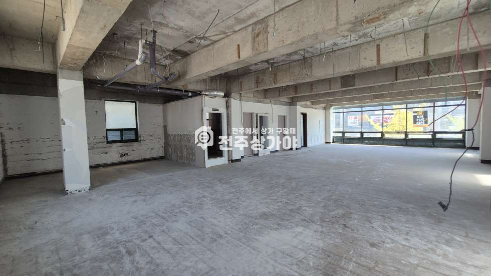 전북 전주완산구 중화산동2가 어은터널사거리 인근 대로변 약56평 2층 상가임대 월세 매물번호 11780 사진 2