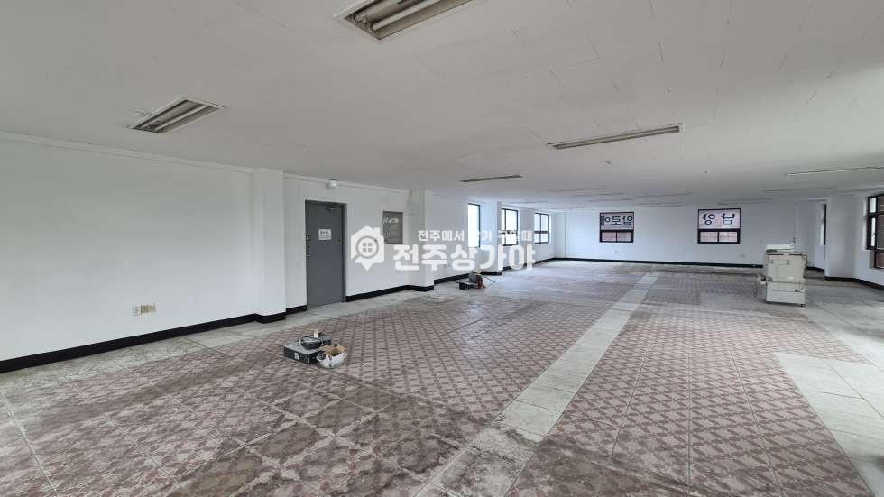 전북 전주완산구 서신동 서신중학교 인근 대로변 약68평 4층 상가 임대 월세 매물번호 11782 사진 1