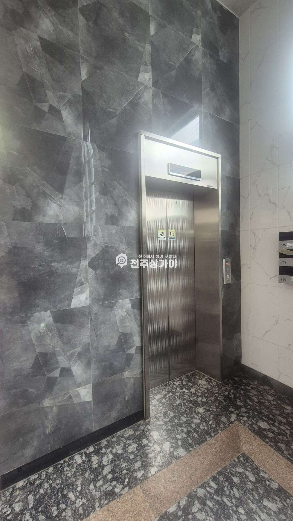 전북 전주완산구 서신동 서신중학교 인근 대로변 약68평 4층 상가 임대 월세 매물번호 11782 사진 6