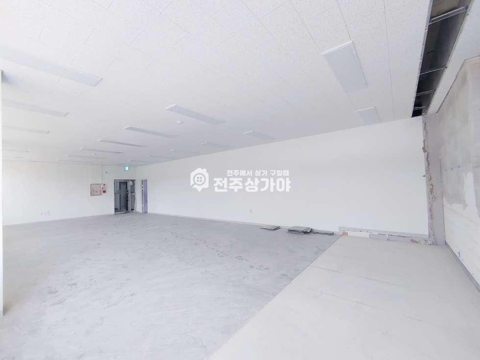 전북 전주덕진구 인후동1가 주건축물제1동 대로변앞채광좋고넓고깨끝한사무실자리 월세 매물번호 10025 사진 3