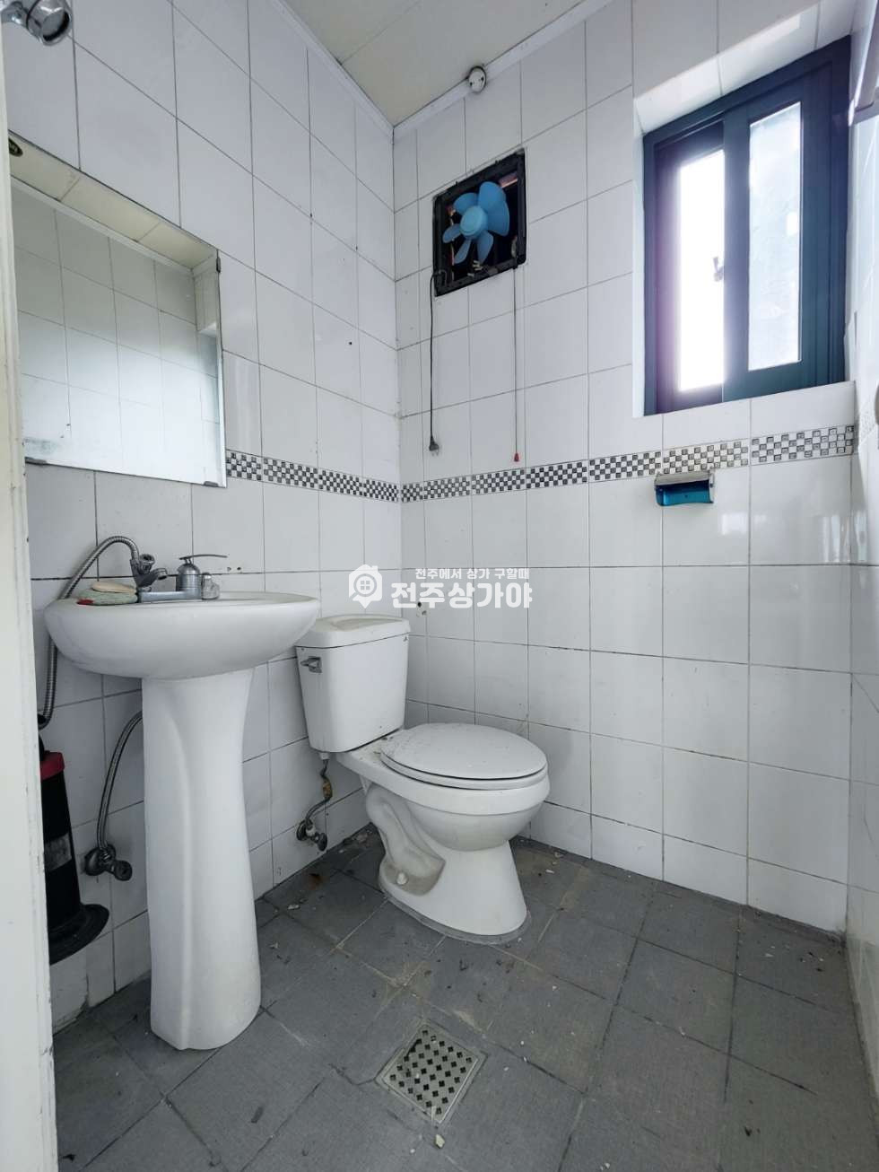 전북 전주덕진구 우아동2가 넓고 채광좋고 대로변앞 바닥공사 협의 월세 매물번호 10042 사진 5