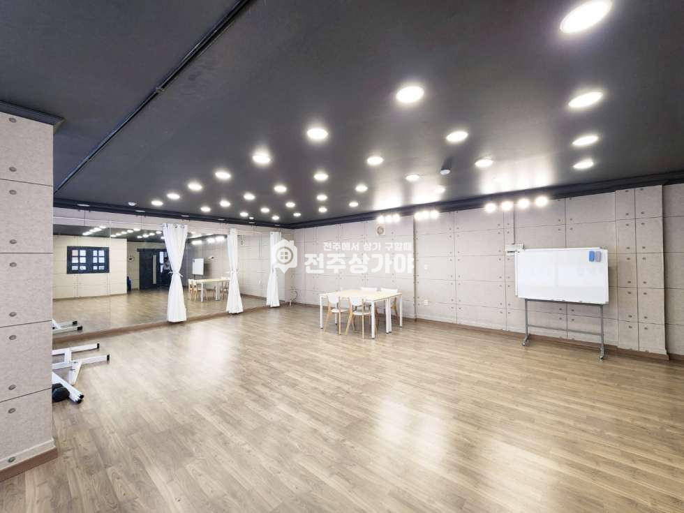 전북 전주완산구 경원동1가 너무 깔끔하고 예쁜상가자리 보러오세요 월세 매물번호 10177 사진 1