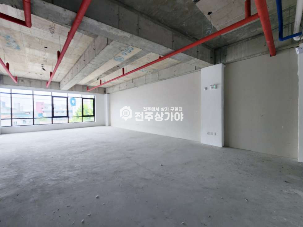 전북 전주덕진구 송천동2가 주건축물제1동 위치좋고 채광좋은 넓은 사무실자리 월세 매물번호 10129 사진 2