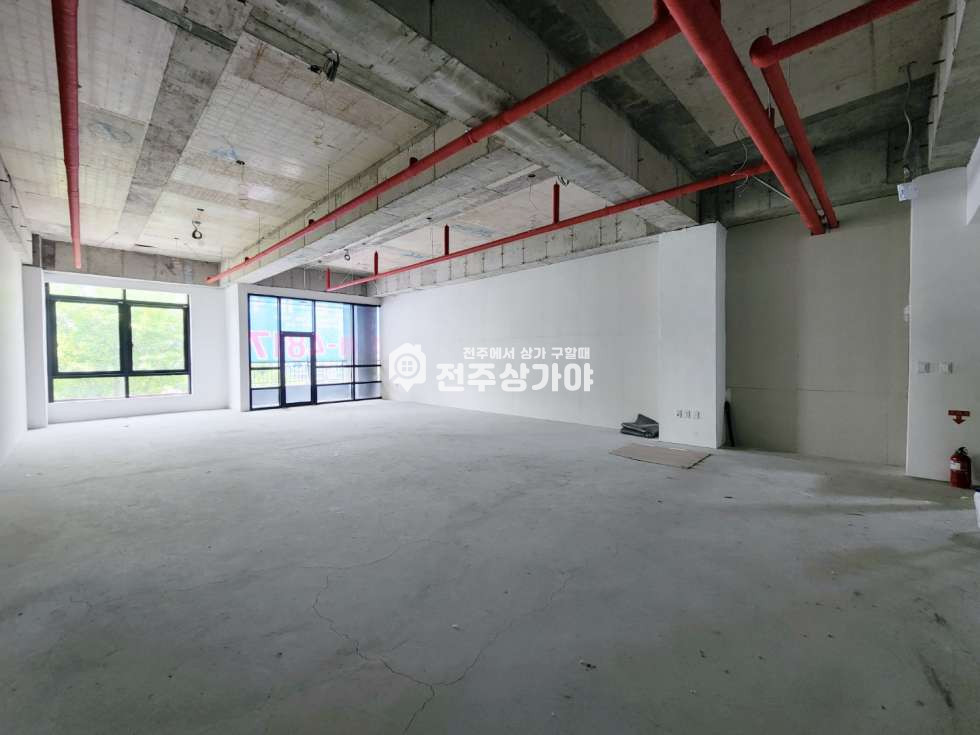 전북 전주덕진구 송천동2가 주건축물제1동 위치좋고 채광좋은 넓은 사무실자리 월세 매물번호 10128 사진 2