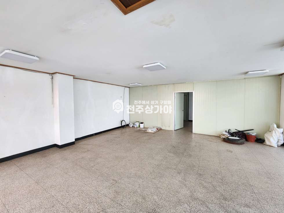 전북 전주완산구 효자동3가 넓은 공간 사무실 겸 창고 사용하기 좋은곳 월세 매물번호 10342 사진 1