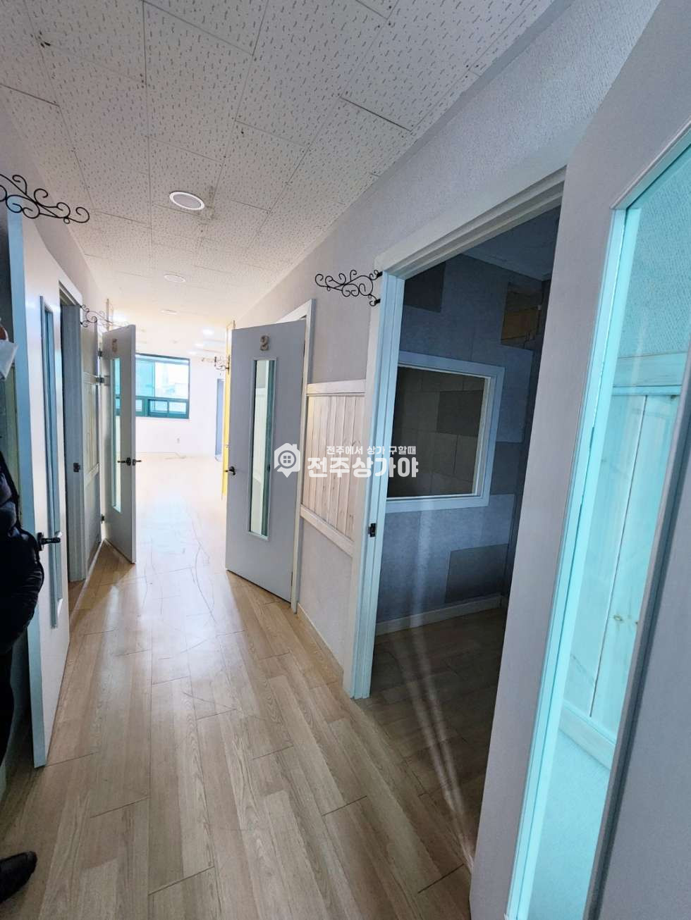 전북 전주완산구 효자동3가 엘베있는 깔끔하게 인테리어 되어있는곳 월세 매물번호 10347 사진 2
