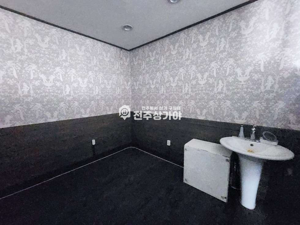 전북 전주완산구 중앙동2가 대로변앞 홍보성 좋은자리 월세 매물번호 10394 사진 6