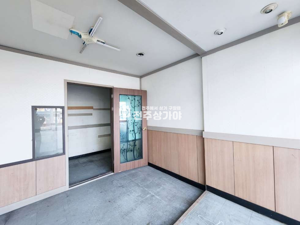 전북 전주완산구 효자동3가 대로변앞 인테리어 지업사등등 홍보성 좋은자리 월세 매물번호 10399 사진 3