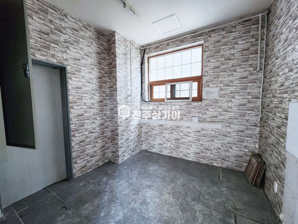 전북 전주완산구 중화산동2가 본병원 부근 유연로대로변 앞 월세 매물번호 10549 사진 6