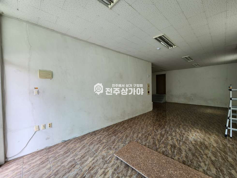 전북 전주완산구 평화동1가 주건축물제1동 주거도 가능한 넓은 평수 월세 매물번호 10475 사진 2